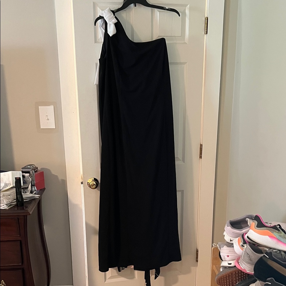 Elegant Black One-Shoulder Dress